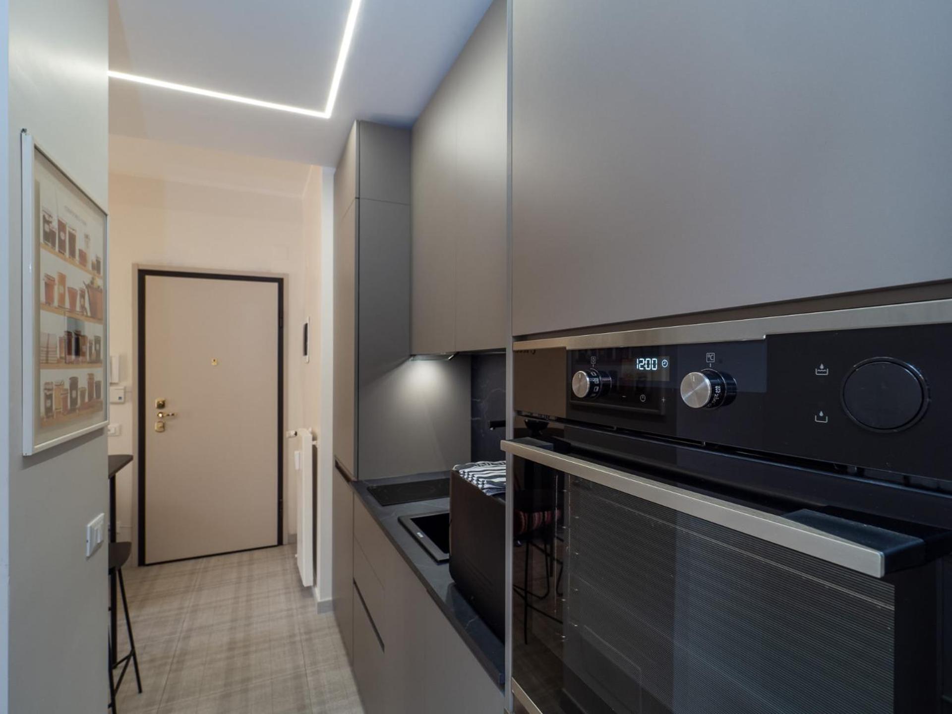 Stylish Flat With Balcony - 15 Min To Duomo Lägenhet Milano Exteriör bild