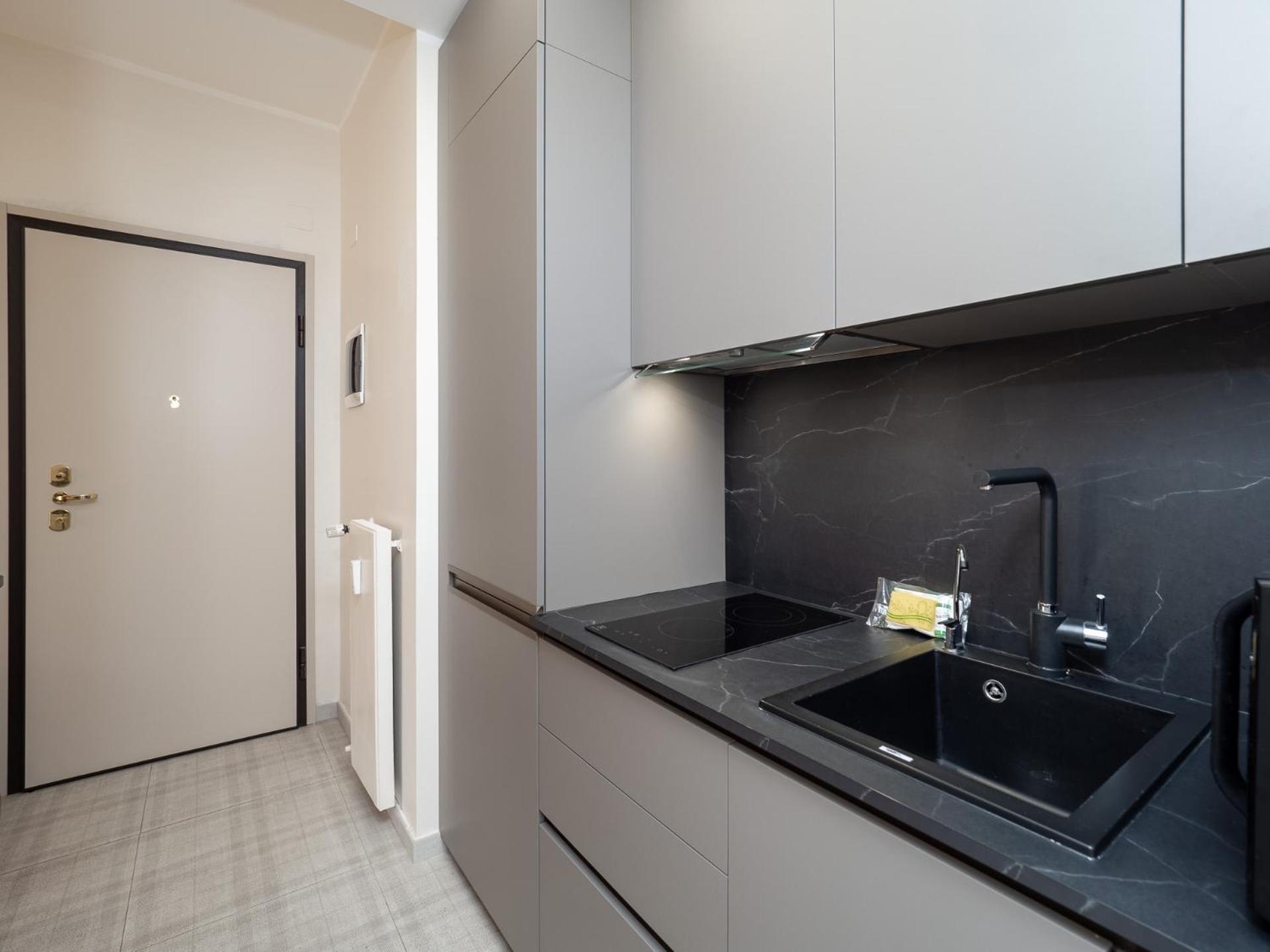 Stylish Flat With Balcony - 15 Min To Duomo Lägenhet Milano Exteriör bild